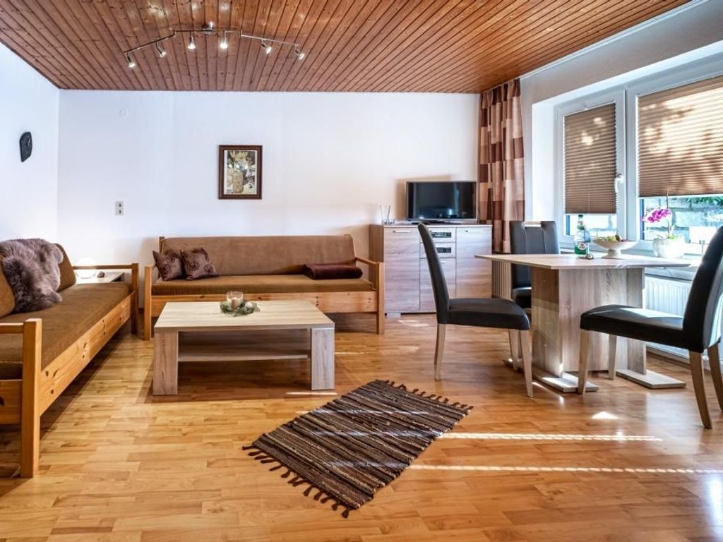 Ferienwohnung Wiesenblick, Wohnen, LED-TV