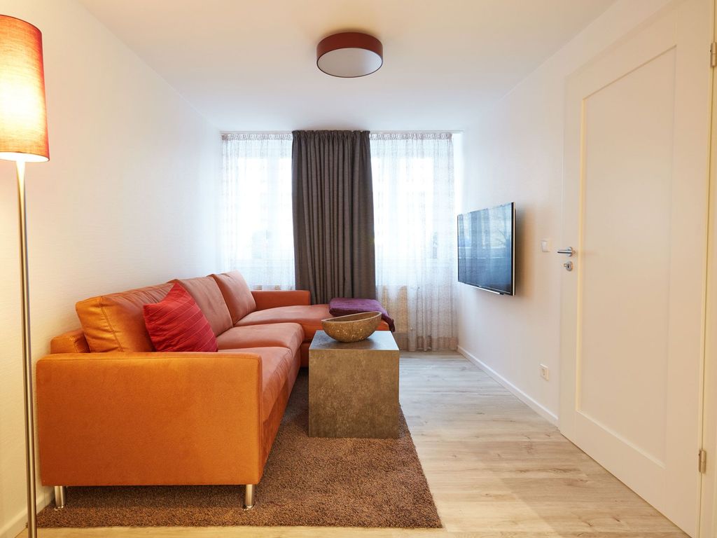 gemütliche Couch für einen Fernsehabend