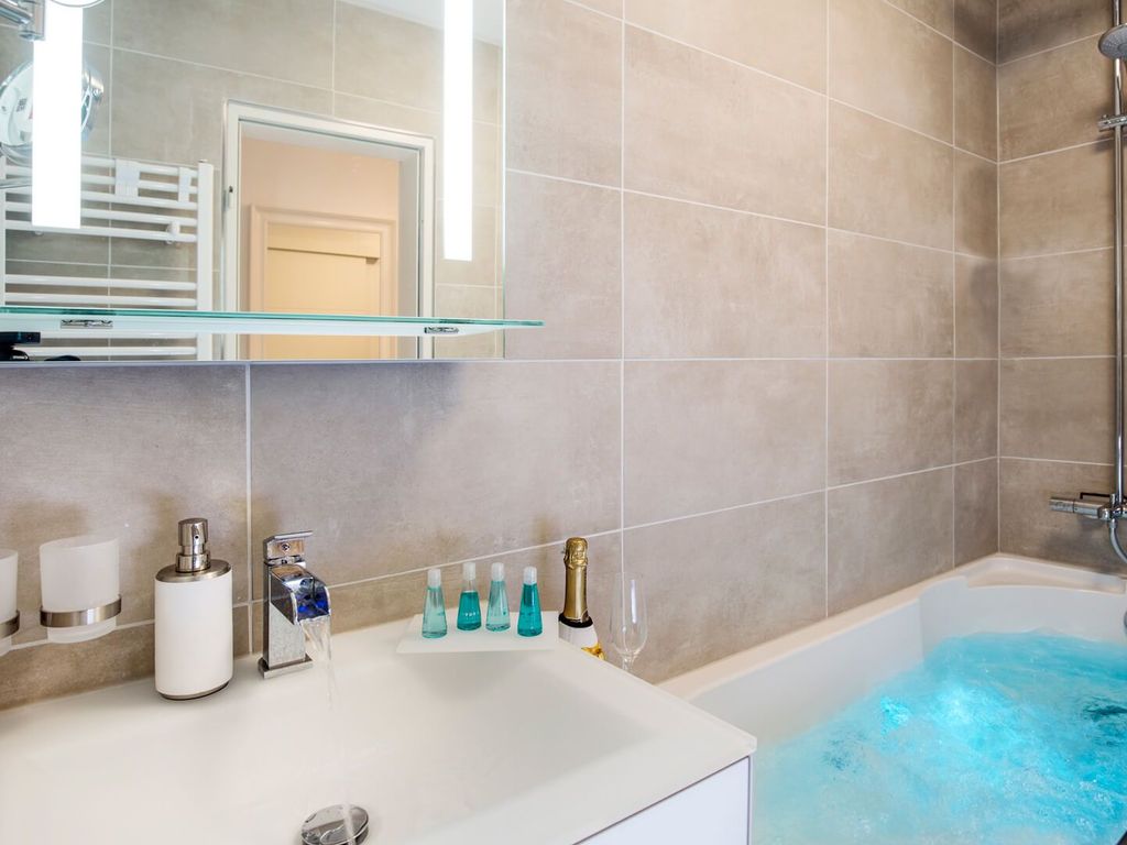 Whirlpool mit Dusche