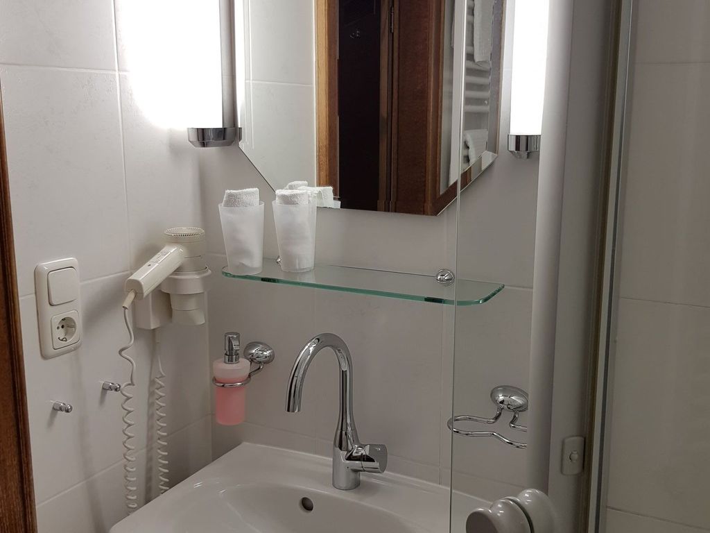 Bad Doppelzimmer mit Talblick