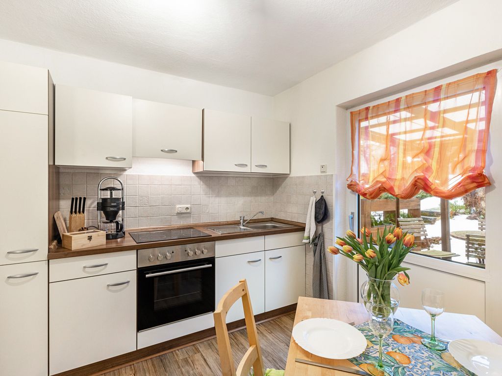 KITCHEN, INSIDE