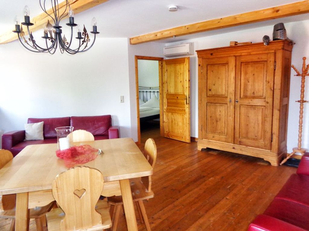 Wohn-Essbereich der Wohnung "Ritterstube"