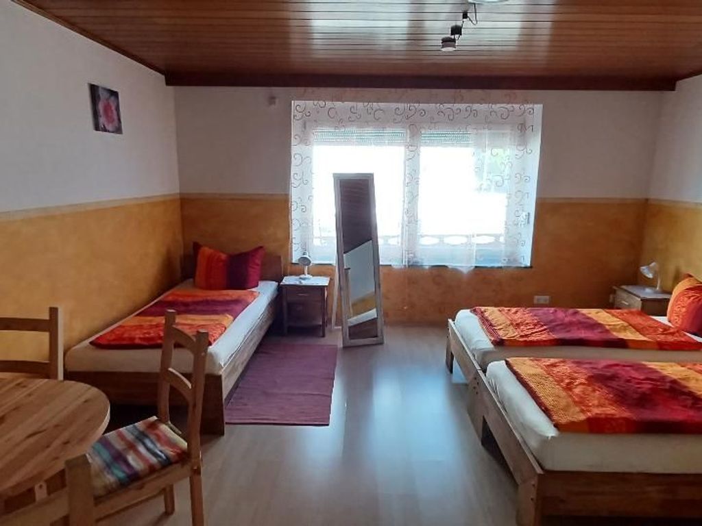 "Nesthocker" Pension-Bauwagencamp