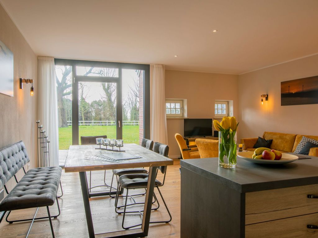 Living/Dining area