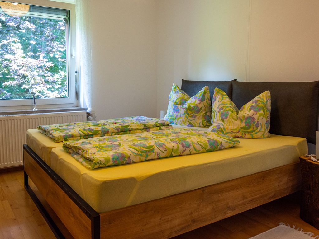 Schlafzimmer 1