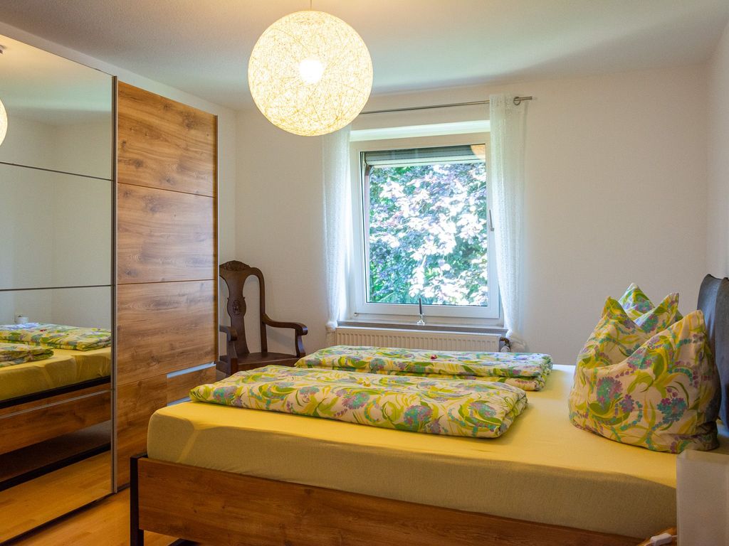 Schlafzimmer 1