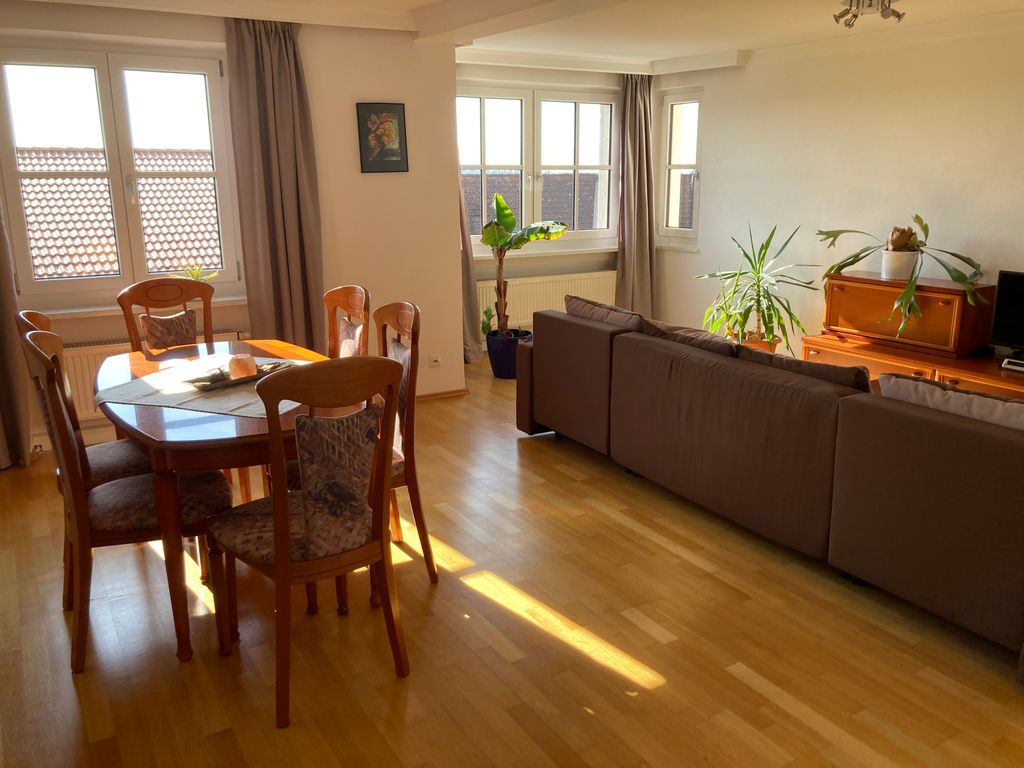 Wohnzimmer mit Essbereich