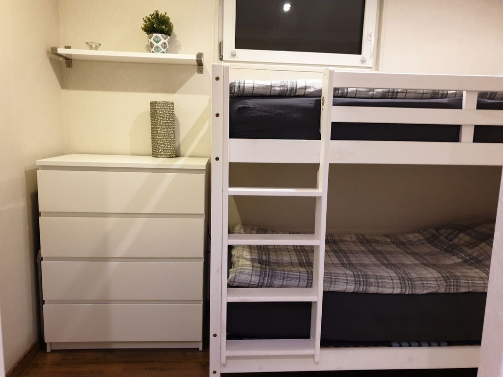 Zimmer mit Etagenbett im Erdgeschoss