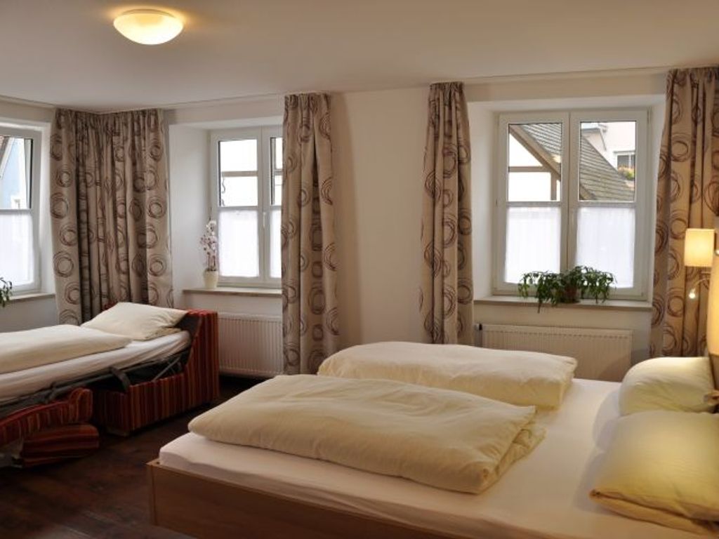 Bett mit Schlafcouch