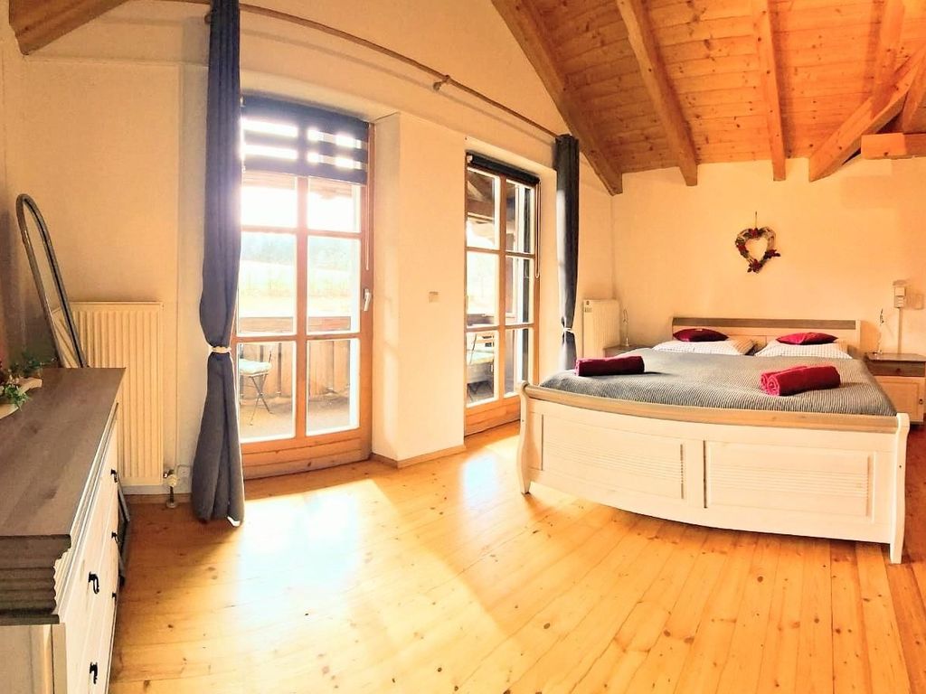 Schlafzimmer 1