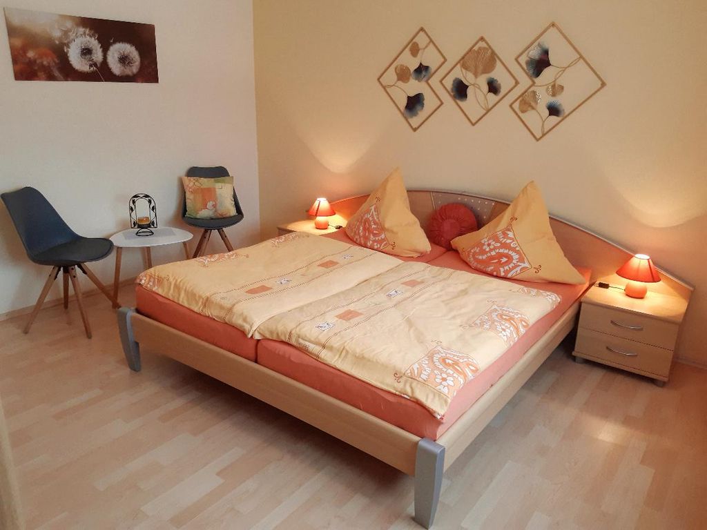 Schlafzimmer 1