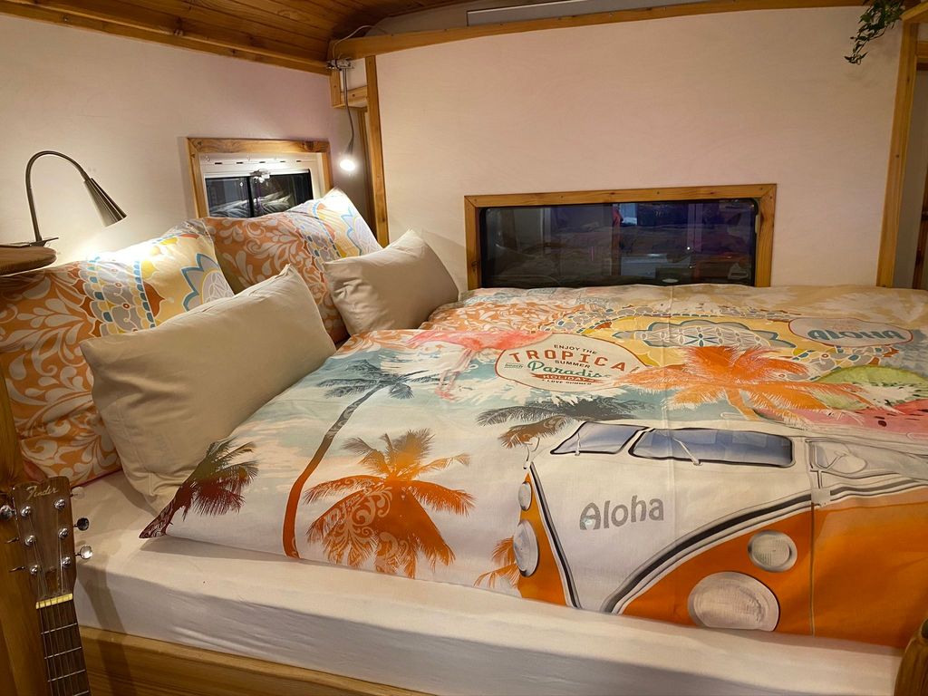Großes Doppelbett