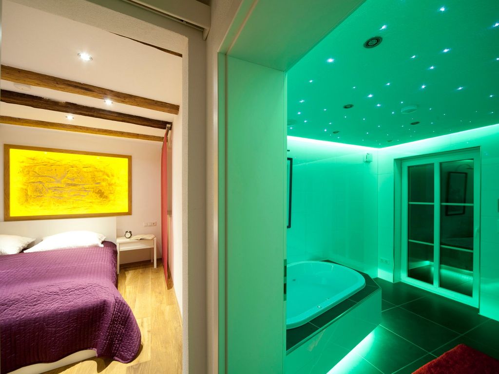 Schlafzimmer mit Doppelbett