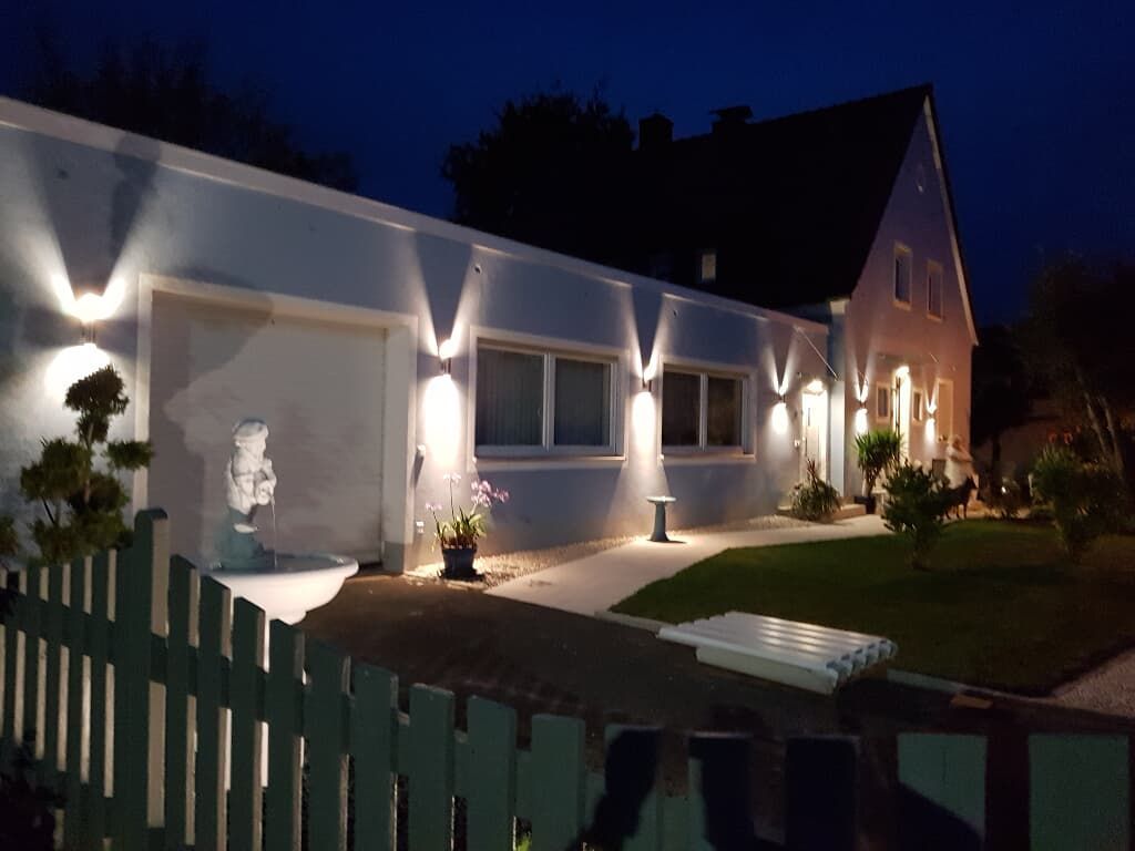 Hausansicht am Abend