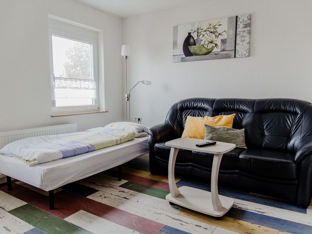 Wohnzimmer mit Zustellbett