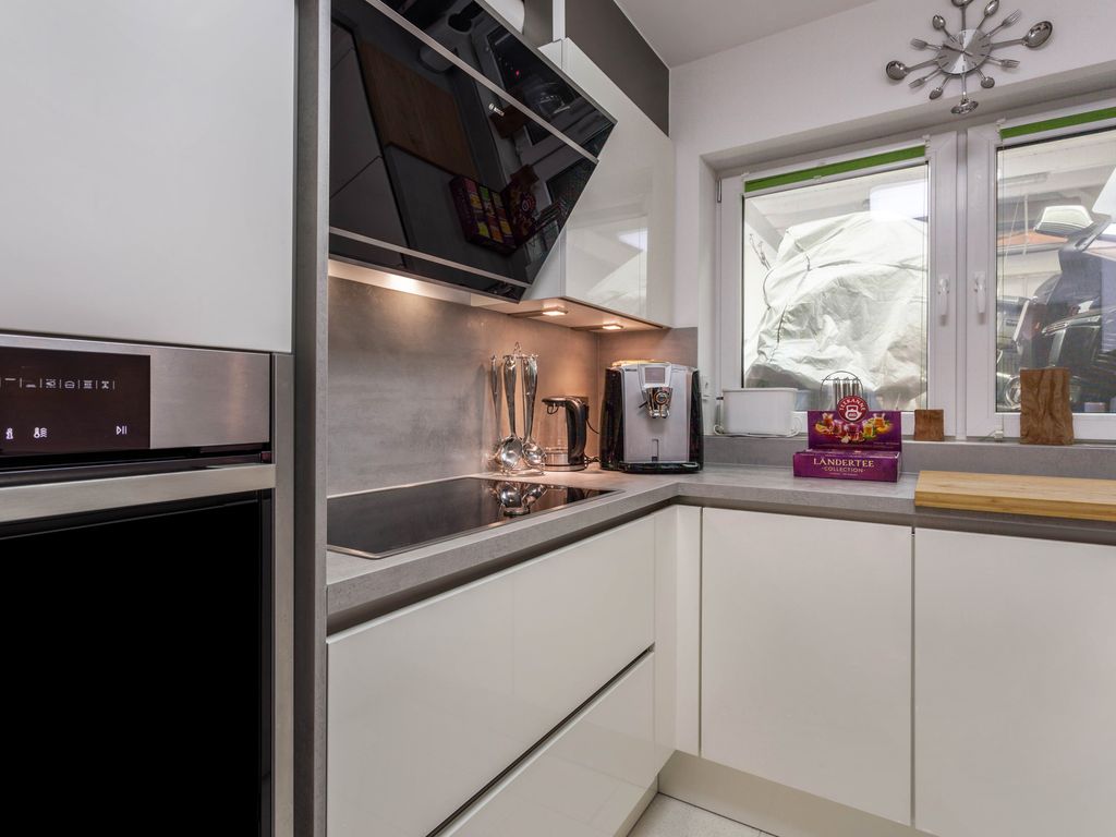 KITCHEN, INSIDE