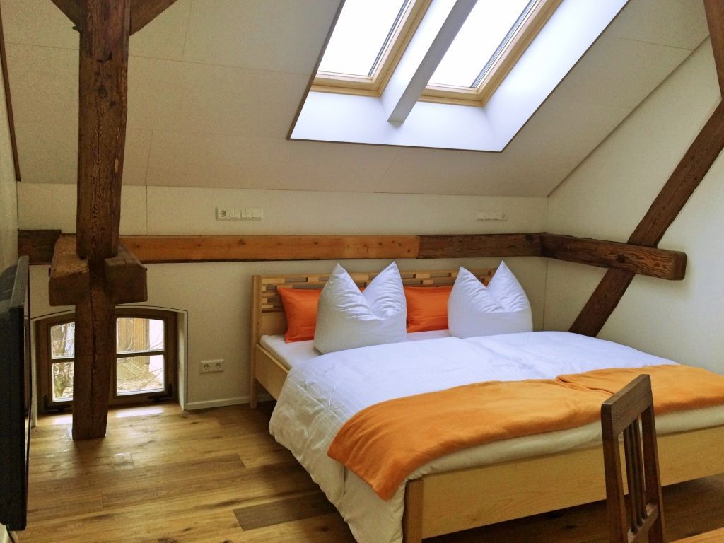 Doppelbett mit Decken in Überlänge
