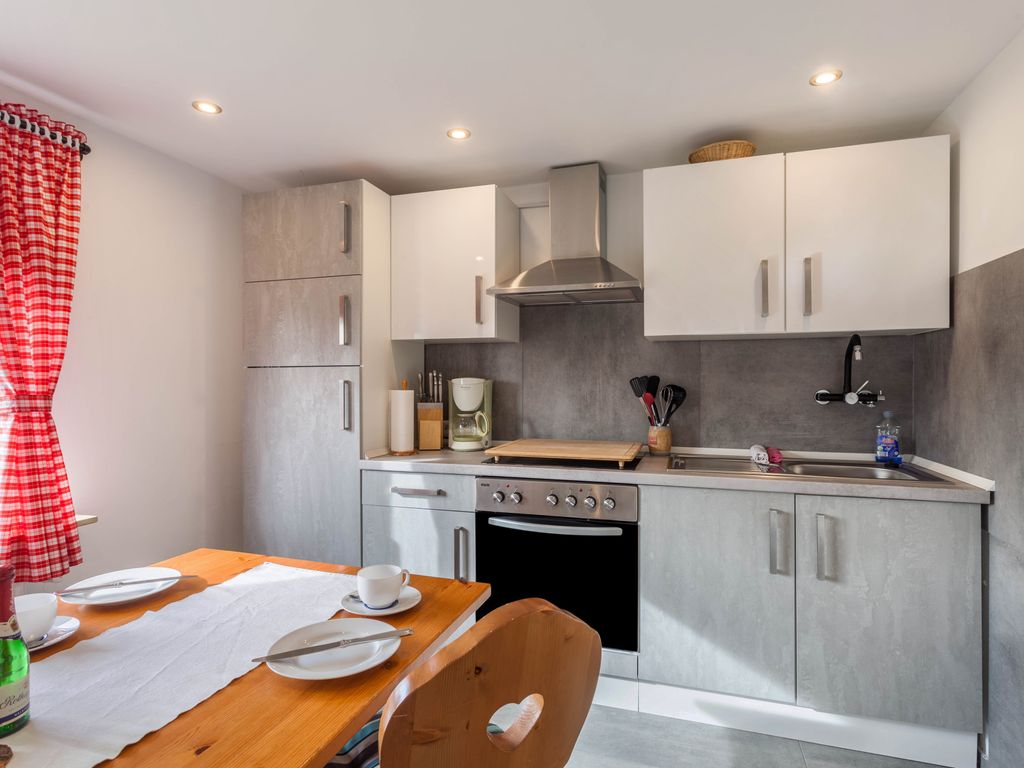 KITCHEN, INSIDE