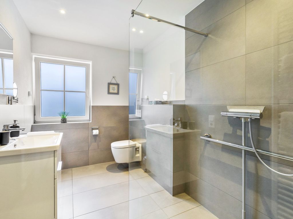 INSIDE, BATHROOM