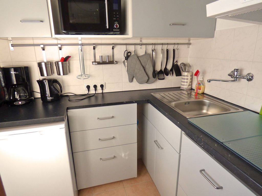 KITCHEN, INSIDE