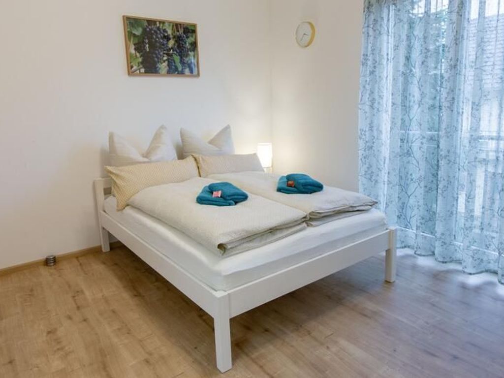 Bett 1,40 m breit