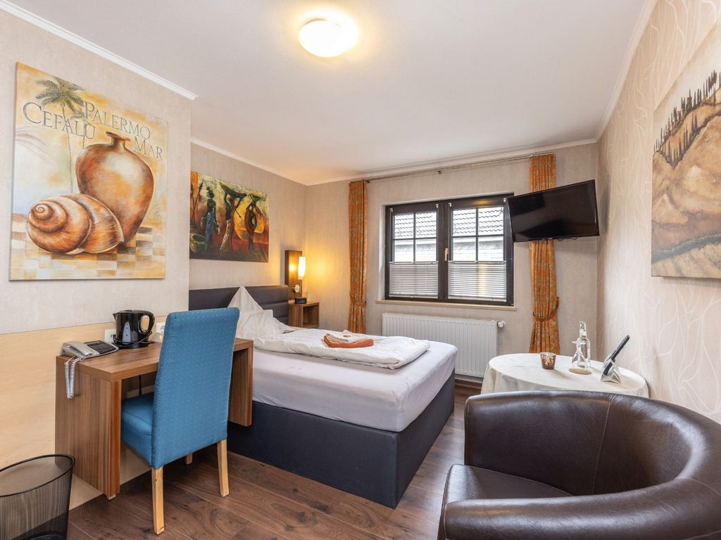 Einzelzimmer mit Boxspringbett