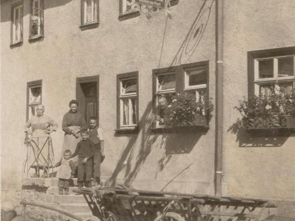 Historische Hausansicht um 1900
