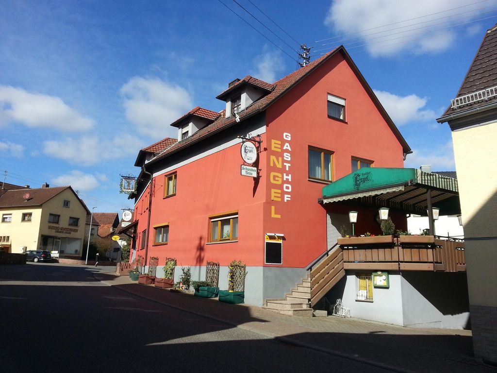 Hausansicht - Terrasse weitwinkel