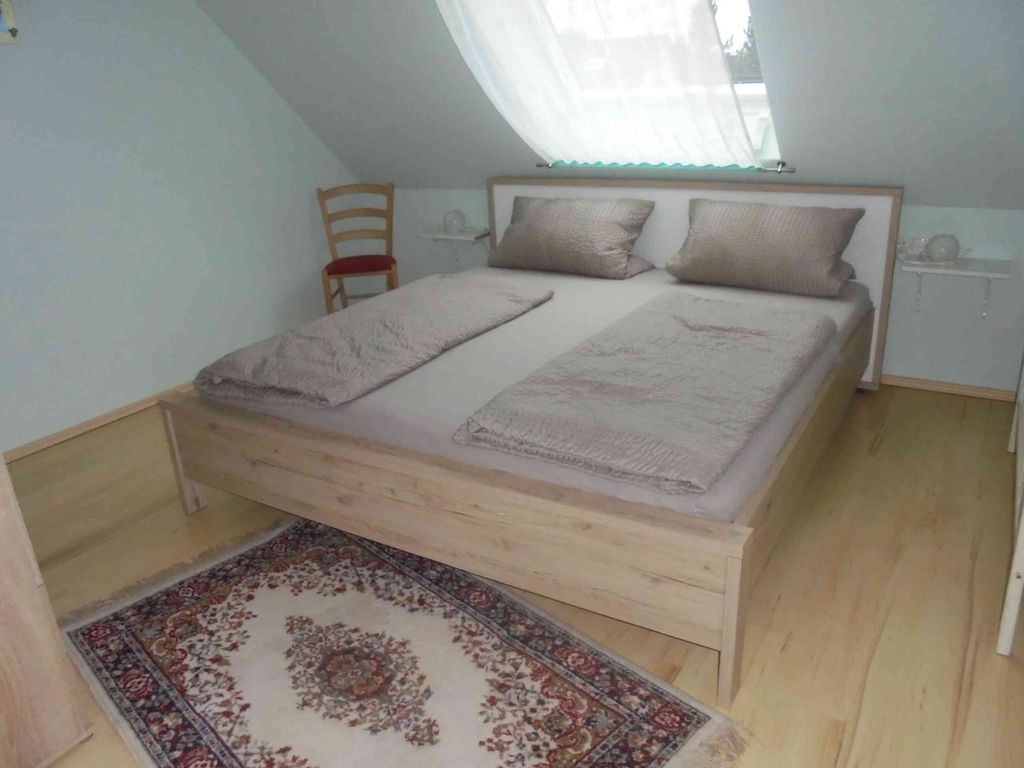 Schlafzimmer mit Doppelbett
