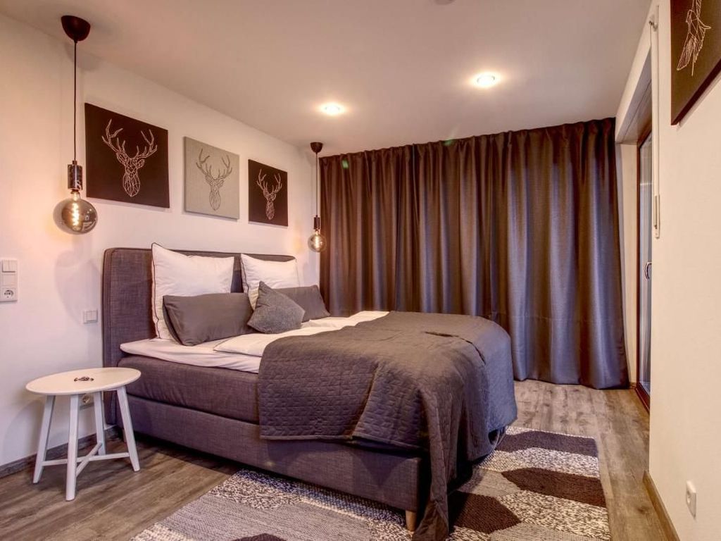 Schlafzimmer 1