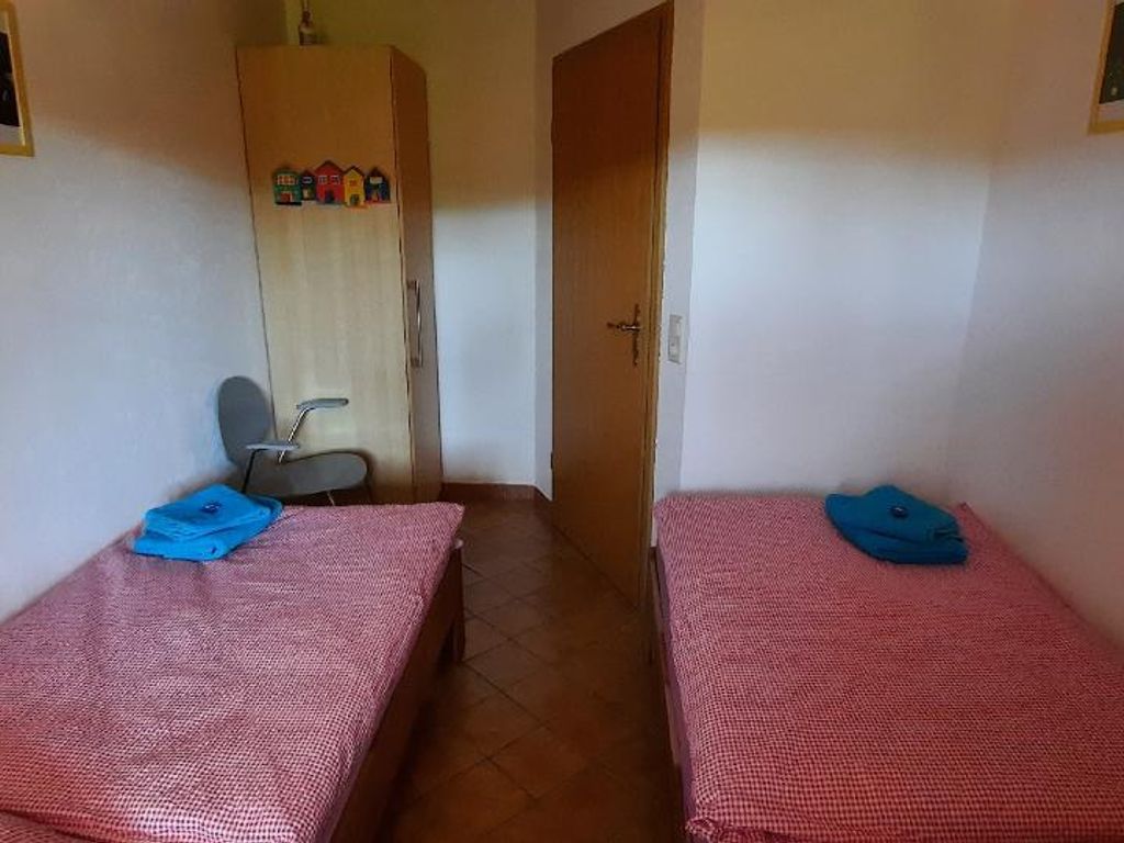 Schlafzimmer mit 2 g