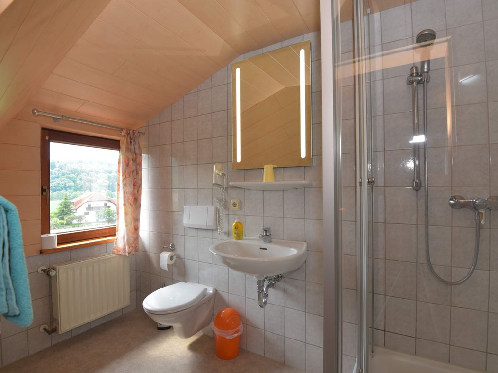 Dachzimmer Bad Nummer 8