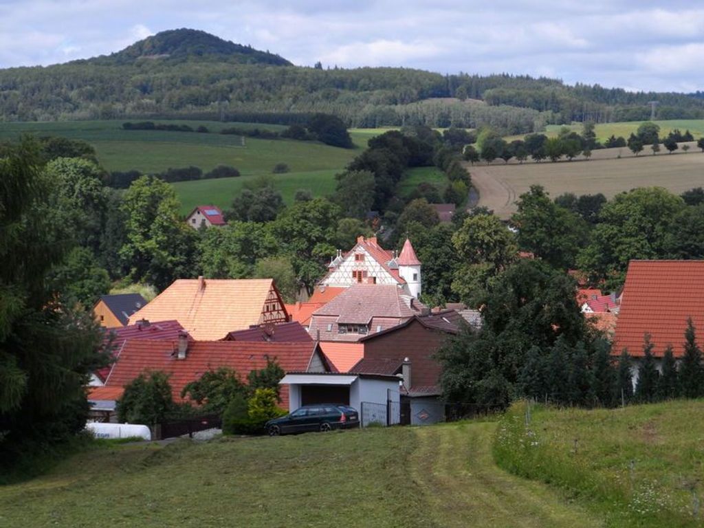 Schloß Roßdorf mitten im Dorf