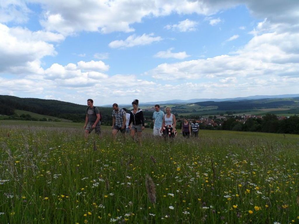 Wandern und Radfahren direkt vor dem Dorf