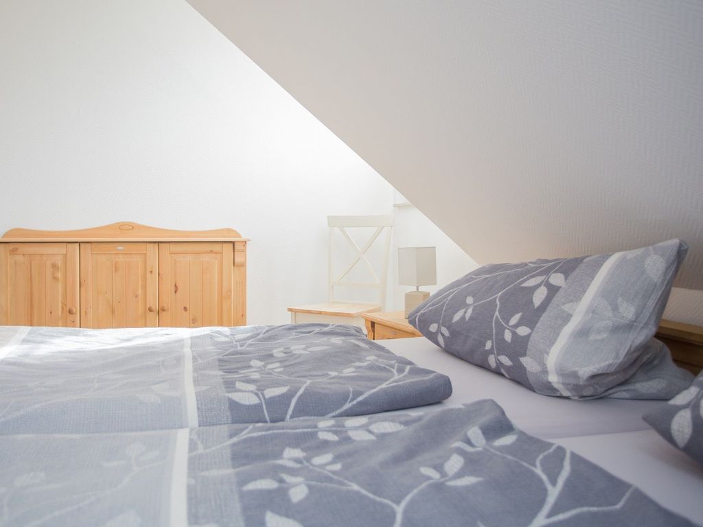 Schlafzimmer 1