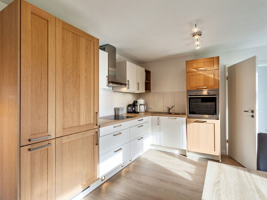 KITCHEN, INSIDE