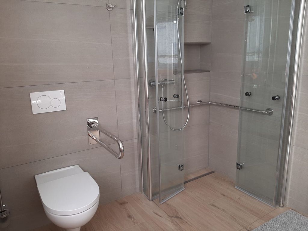 Dusche und WC