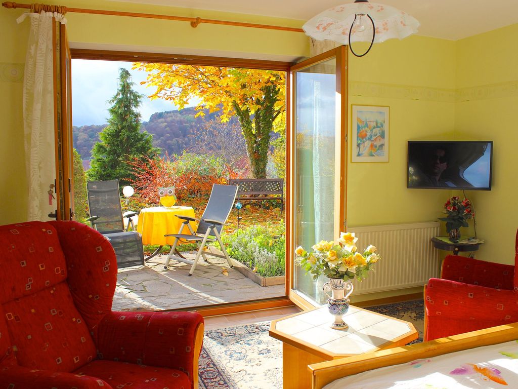 Wohn-Schlafraum mit direkten Zugang zum Garten