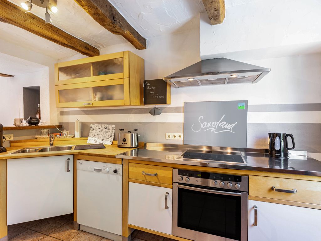 KITCHEN, INSIDE