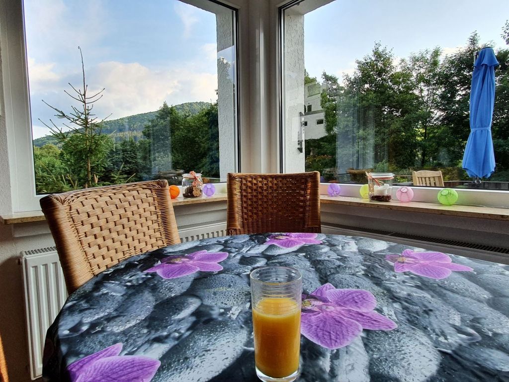 EG: Essecke mit schönem Ausblick zu jeder Jahreszeit
