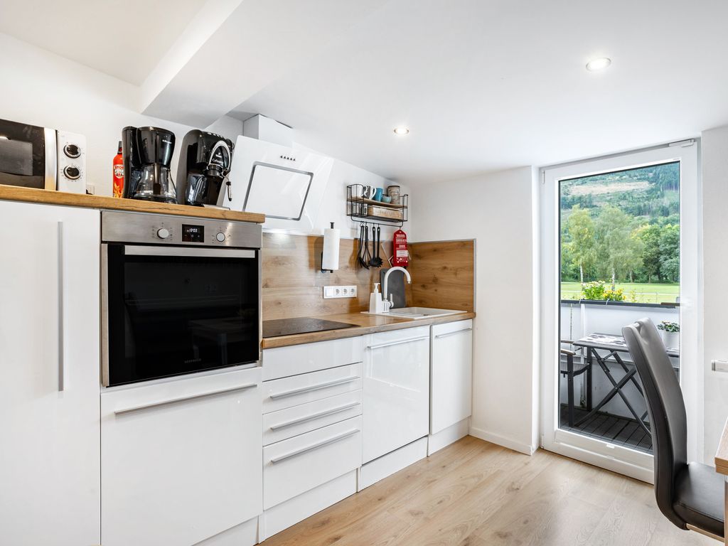 KITCHEN, INSIDE