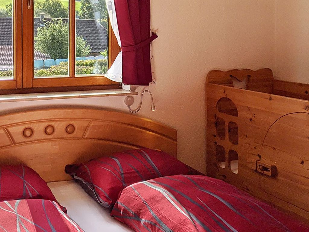 Schlafzimmer 1 mit Kinderbett