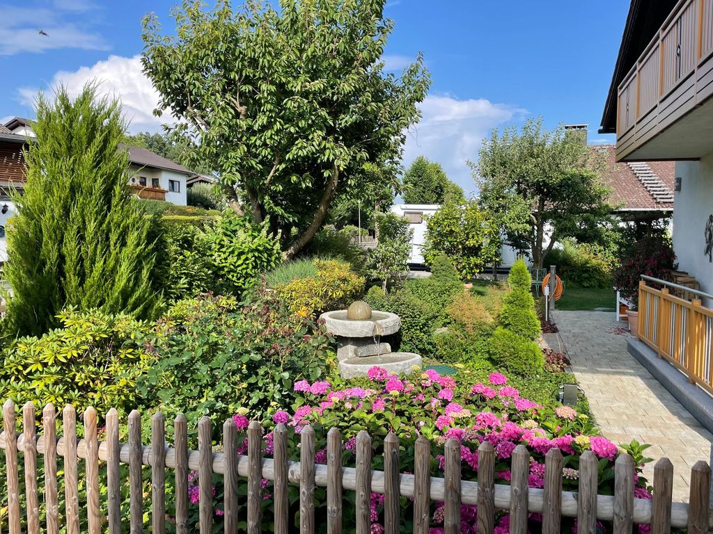 Vorgarten zur Straße