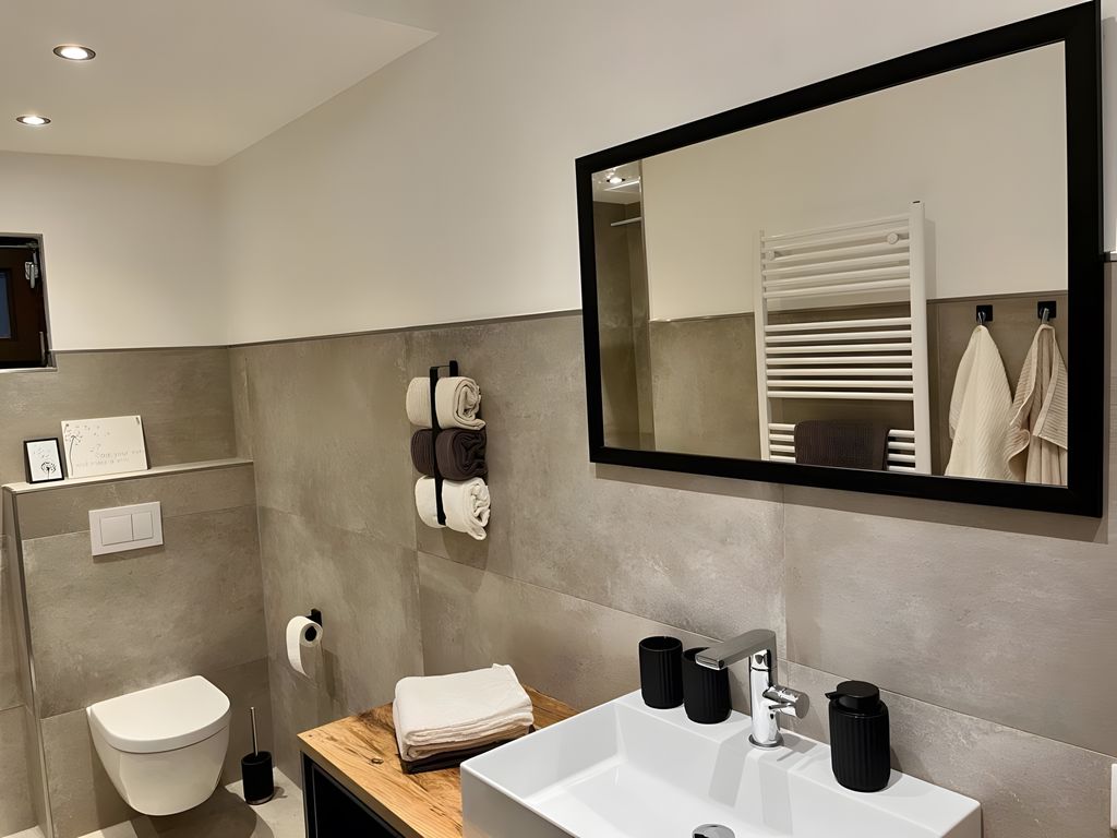 INSIDE, BATHROOM
