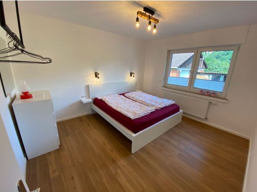 Schlafzimmer 1 mit Fenster