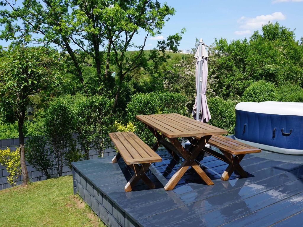 Garten und Pool