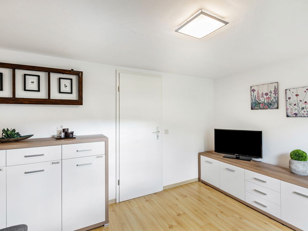 KITCHEN, INSIDE