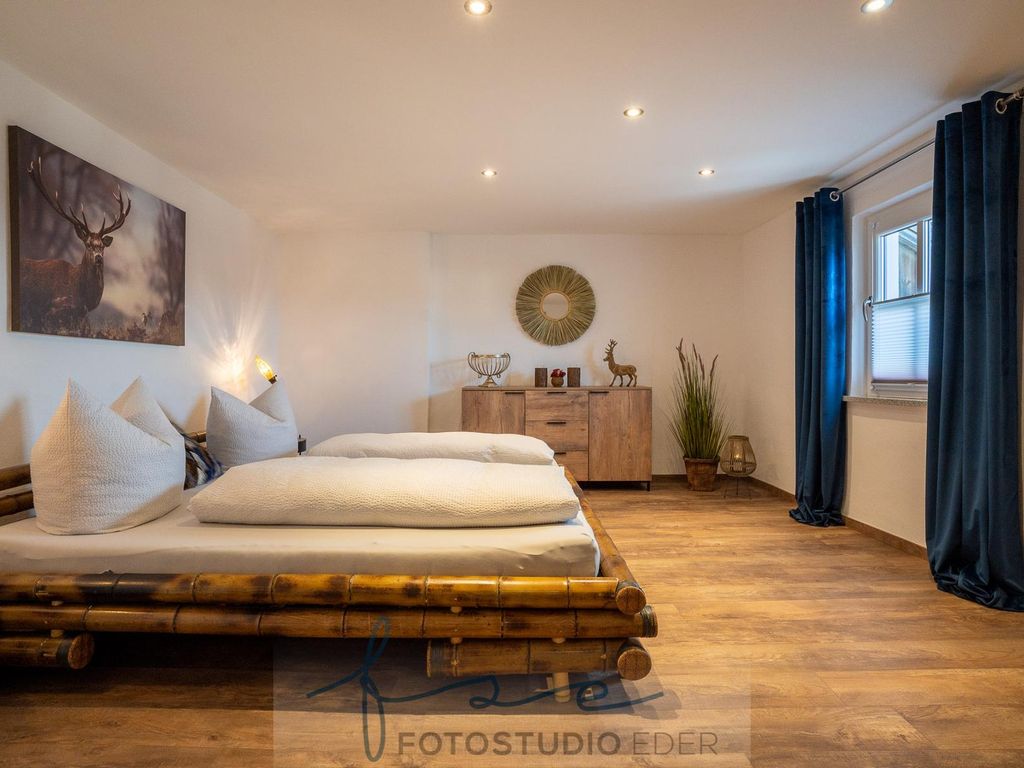 Schlafzimmer 1