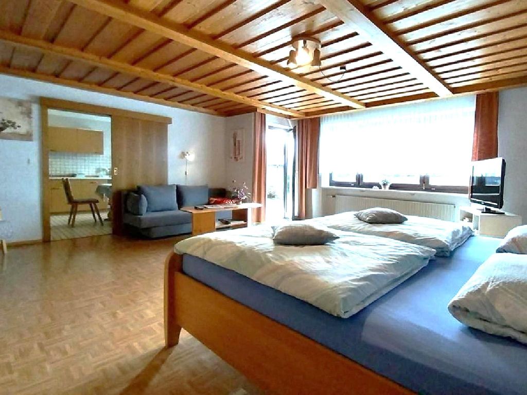 Schlafzimmer mit Woh