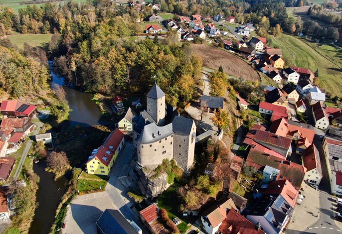 Ferienwohnung und Sommerhaus unter der Burg